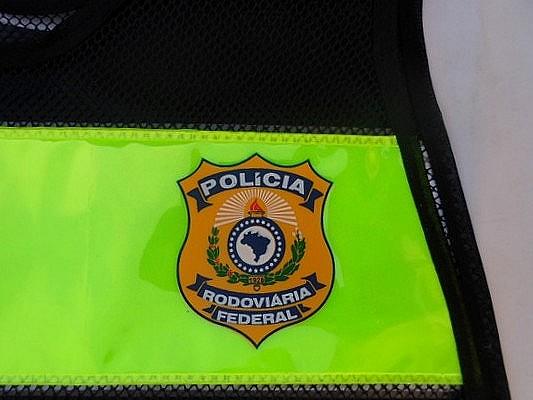 colete refletivo da Polícia Rodoviária Federal