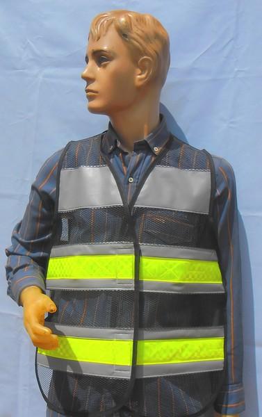 < img src="blusaocinza04M.jpg" alt="colete refletivo tipo blusão cor cinza">