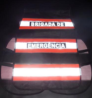 < img src="imagem.jpg" alt="imagem de colete refletivo para brigada de emergência">