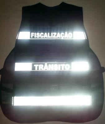 < img src="colete-refletivo-azul-blusaoazul204M.jpg" alt="colete refletivo tipo blusao azul">