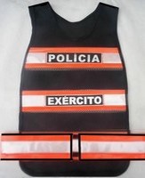 < img src="colete refletivo tipo MANTA" alt="colete refletivo tipo manta da Polícia do Exército">