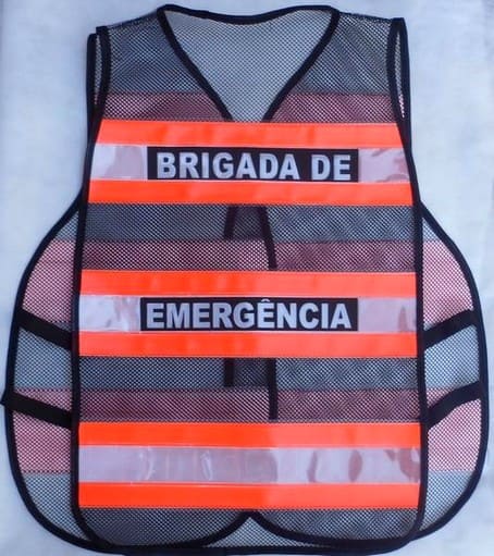 Colete Refletivo tipo Blusão Brigada de Emergência - Viraplast Vista Traseira