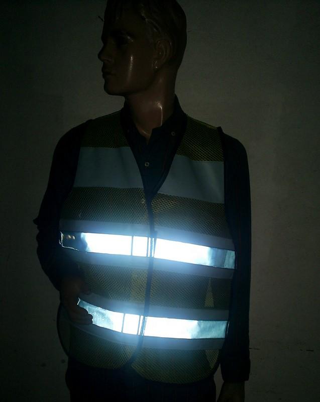 alt="imagem de colete refletivo telado"