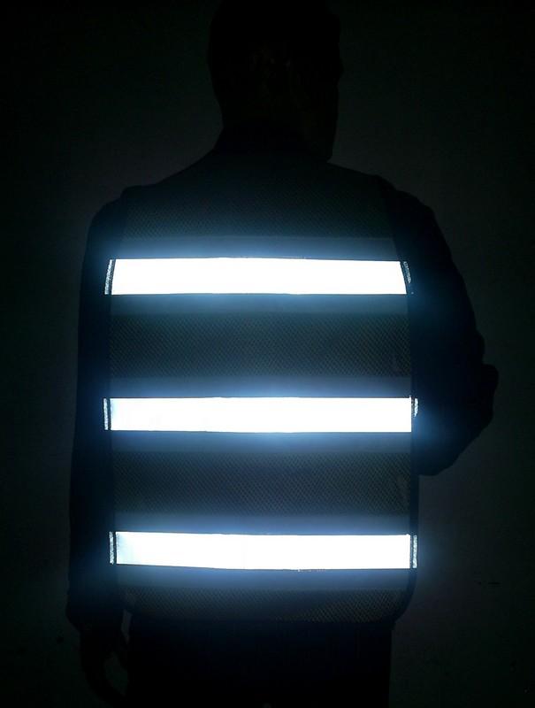 alt="imagem de colete refletivo telado"