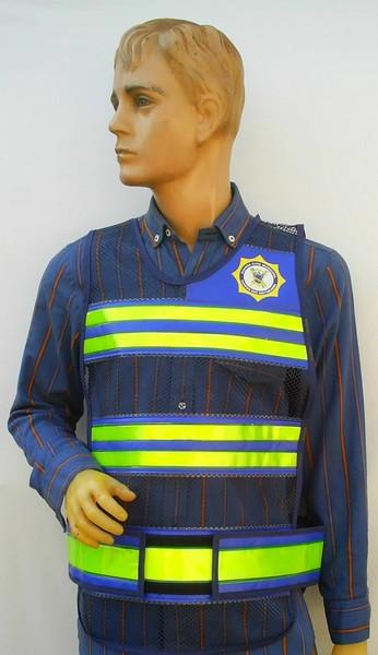 alt="colete refletivo tipo manta para guardas municipais">