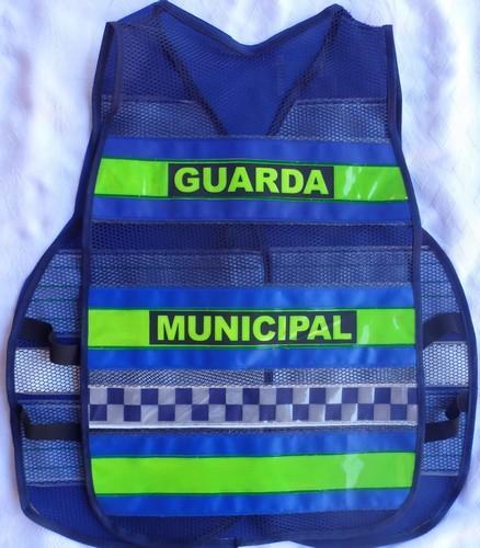 < img src="colete refletivo tipo blusão" alt="colete refletivo tipo blusão com gravação xadrez sillitoe">